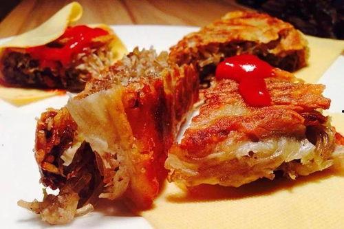 亳州牛肉馍吃瓜,一馍一瓜，品味古都新食韵