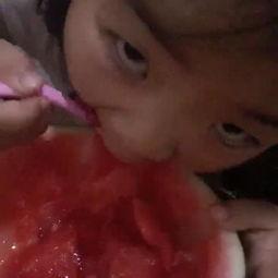 宝宝拍戏吃瓜视频大全,萌娃吃瓜视频大盘点