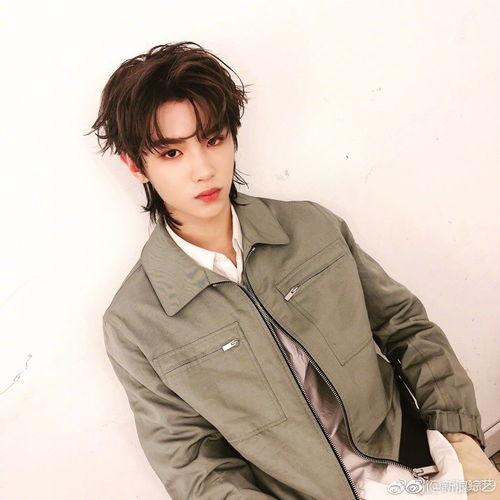 黄明昊大号吃瓜视频,吃瓜视频背后的故事与幕后花絮